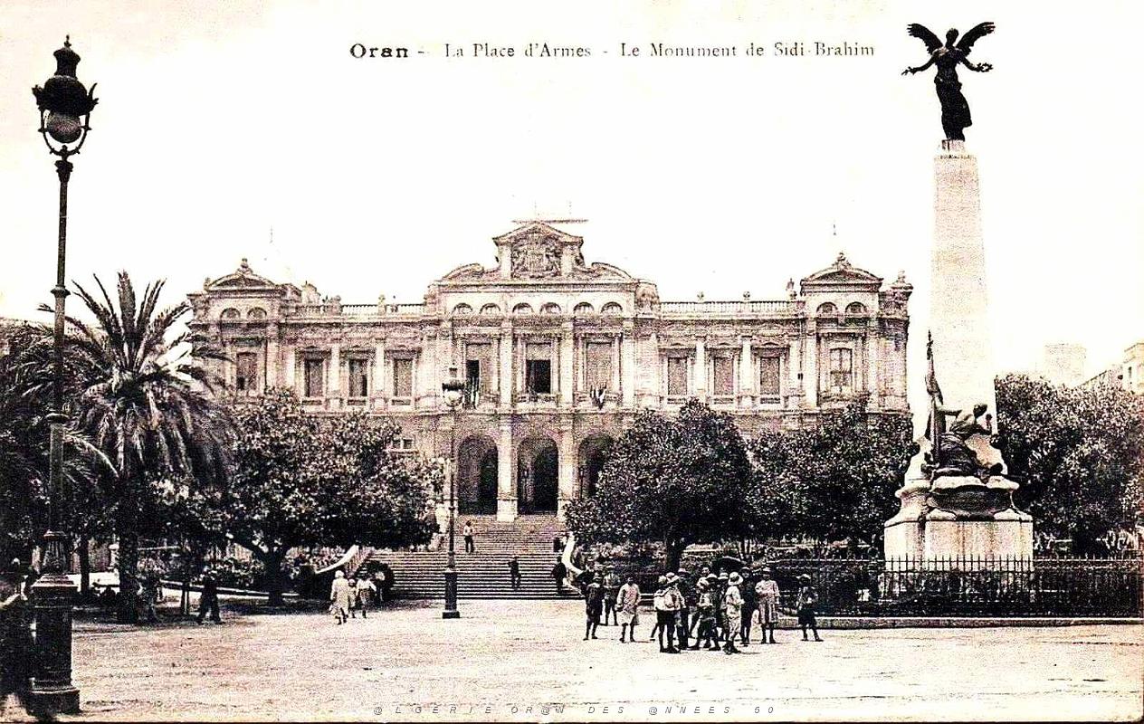 1840- Oran - Place d'Armes - Monument de Sidi-Brahim et Mairie.jpg
